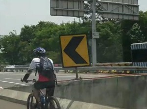 Bahaya Sepeda Masuk Tol, Aplikasi Driver Ojol Bisa Dimatikan