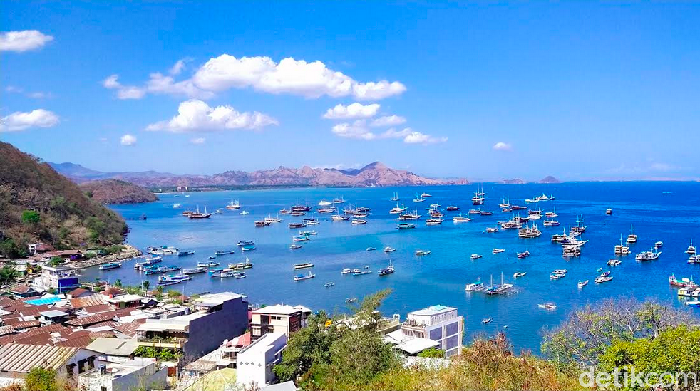 Pemandangan dari Puncak Waringin, Labuan Bajo, Manggarai Barat