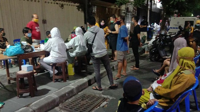 Ratusan Warga Surabaya Diciduk Untuk Rapid Test