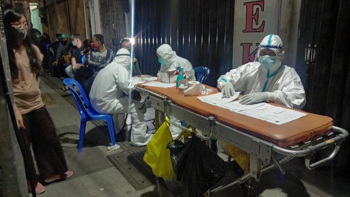 Ratusan Warga Surabaya Diciduk Untuk Rapid Test