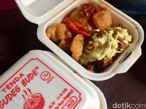 Gudeg Bude: Harus Nunggu Seminggu Untuk Sarapan Gudeg di Sini