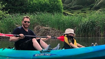 Jalan hidupnya memang tak sepenuhnya mulus, pernah hampir bangkrut setelah Napster ditutup, bahkan diminta kerja saja di Starbucks oleh paarnya. Namun akhirnya, Parker benar-benar membuktikan sukses besar walaupun tanpa gelar sarjana. Foto: Instagram