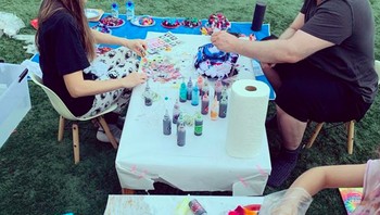 Konsekuensi dari jaringan yang tumbuh untuk 2 miliar orang adalah mengubah relasi kalian dengan masyarakat, dengan satu sama lain. Hanya Tuhan yang tahu apa yang dilakukan Facebook pada otak anak-anak, tambah Parker.Konsekuensi dari jaringan yang tumbuh untuk 2 miliar orang adalah mengubah relasi kalian dengan masyarakat, dengan satu sama lain. Hanya Tuhan yang tahu apa yang dilakukan Facebook pada otak anak-anak, tambah Parker. Foto: Instagram