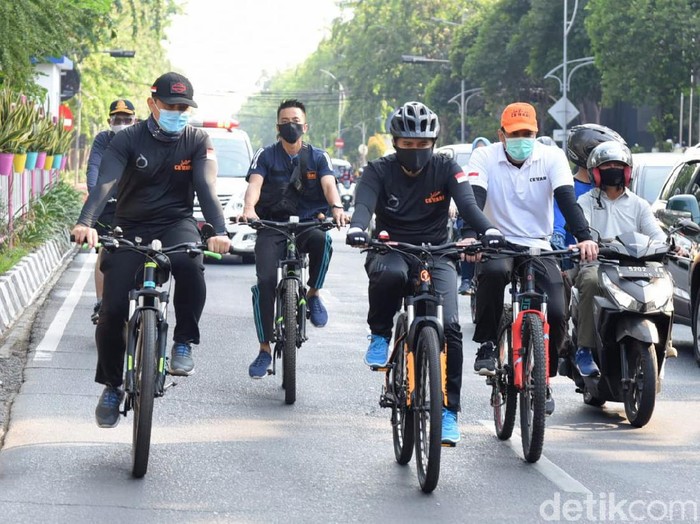 Wagub Emil Ajak Masyarakat Yang Gowes Terapkan Protokol Kesehatan