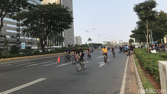 Warga berolahraga di kawasan Sudirman (Tiara/detikcom)