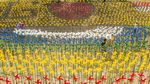 Foto: Warna-warni Ribuan Kincir Angin di Karawang
