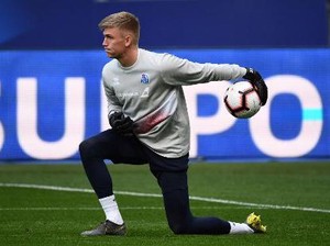 Martinez Dilepas ke Villa, Arsenal Incar Kiper Islandia Ini