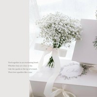 Inilah detail dekorasi pernikahan Audi dan Anthony. Bunga putih banyak menghiasi tempat pernikahan mereka.  Foto: dok. Instagram