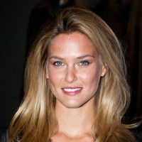 Bar Refaeli dihukum bersama ibunya, Tzipi, yang juga kena denda dengan jumlah yang sama. Namun sang ibu diharuskan melakukan pelayanan sosial lebih lama yakni 16 bulan. Foto: Getty Images