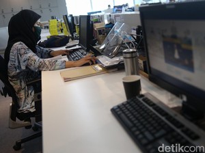 KSP Tegaskan UU Cipta Kerja Tak Atur Karyawan Kontrak Seumur Hidup