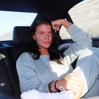 Aku sudah menulis sebuah buku, aku punya sebuah blog dan aku punya website saran di mana orang bisa berbincang denganku jika mereka butuh didengar atau saran kasual saja, tutur Beth. Foto: Instagram @bethspiby_