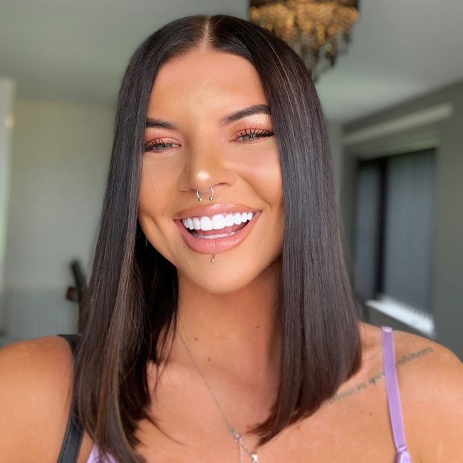 Aku senang aku melakukannya. Aku jadi punya banyak waktu, kebebasan, dan uang untuk hidup bebas dan liburan keliling dunia, ungkapnya kepada Manchester Evening News. Foto: Instagram @bethspiby_