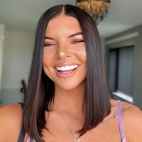 Aku senang aku melakukannya. Aku jadi punya banyak waktu, kebebasan, dan uang untuk hidup bebas dan liburan keliling dunia, ungkapnya kepada Manchester Evening News. Foto: Instagram @bethspiby_