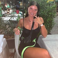 Namun tentu pekerjaannya ini sering mendapat komentar miring. Wanita cantik itu pun mengaku hanya melihatnya sebagai risiko pekerjaan. Foto: Instagram @bethspiby_