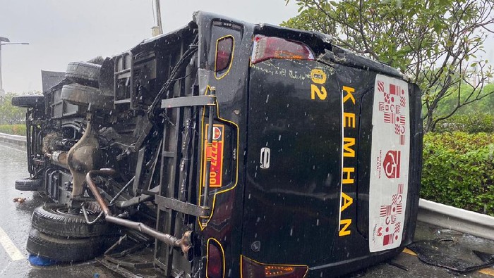 Bus Kemenhan kecelakaan di Tol Jagorawi (Dok Istimewa)