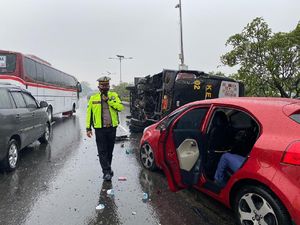 Ini Penyebab Bus Kemenhan Kecelakaan Beruntun di Tol Cililitan