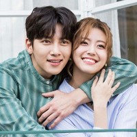 Aktor tampan Ji Chang Wook dan lawan mainnya dalam drama Korea Suspicious Partner, Nam Ji Hyun, masuk top 10 pasangan drama Korea terfavorit 2020. Berada di urutan keenam, Ji Chang Wook dan Nam Ji Hyun dipilih oleh lebih dari 500 ribu responden survei situs King Choice yang berakhir pada 31 Agustus 2020 itu.Foto: Suspicious Partner