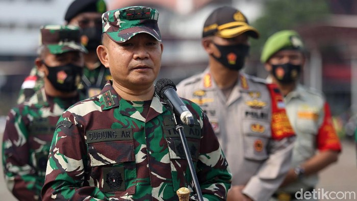 Dudung Abdurachman Panglima Kodam Jaya Mayjen TNI Dudung Abdurachman saat memimpin apal pencegahan penyebaran COVID-19 di JIExpo Kemayoran, Jakarta, Senin (14/9/2020). Agung Pambudhy