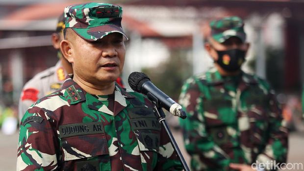 Panglima Kodam Jaya Mayjen TNI Dudung Abdurachman saat memimpin apal pencegahan penyebaran COVID-19 di JIExpo Kemayoran, Jakarta, Senin (14/9/2020). Agung Pambudhy