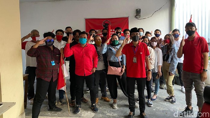 Taruna Merah Putih (TMP), organisasi sayap PDIP Surabaya merapatkan barisan dan konsolidasi jelang Pilwali Surabaya 2020. Mereka mengaku siap memenangkan pasangan Eri Cahyadi-Armuji.