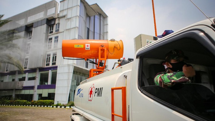 Hotel Ini Jadi Lokasi Isolasi Pasien OTG COVID-19 di Tangerang Sebuah hotel di Kabupaten Tangerang jadi tempat isolasi pasien COVID-19. Hal itu dilakukan akibat terjadinya lonjakan kasus COVID-19 di Kabupaten Tangerang.