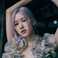 Personel Blackpink menduduki top 3 idol KPop dengan bayaran endorse termahal. Setelah Lisa dan Jennie, di urutan ketiga adalah Rose Blackpink. Followers Instagram akun Rose, @roses_are_rosie mencapai 29,1 juta. Dan per satu postingan endorse di Instagram, Rose kabarnya dibayar US$ 160 ribu atau sekitar Rp 2,4 miliaran. Foto: Dok. Instagram