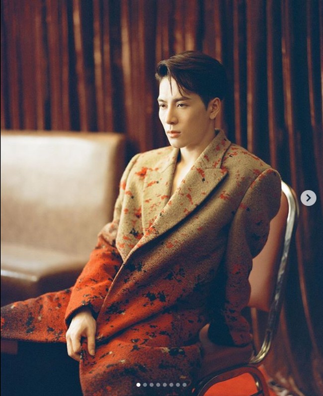 Selain Lisa, Jackson GOT7 menjadi idol berikutnya yang bukan berkebangsaan Korea Selatan namun ada dalam daftar personel KPop dengan bayaran endorse termahal di Instagram. Idol KPop berkebangsaan Hongkong ini memiliki followers lebih dari 18 juta di akun Instagramnya @jacksonwang852g7. Dia pun menjadi brand ambassador sejumlah brand  Armani Beauty, Cartier, Pepsi, Fendi,  hingga L’Oreal Men. Bayaran Jackson untuk sekali posting endorse adalah $ 121,000 atau Rp1,8 miliaran. Foto: Dok. Instagram