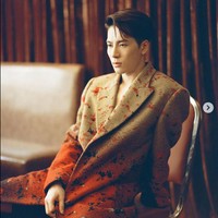 Selain Lisa, Jackson GOT7 menjadi idol berikutnya yang bukan berkebangsaan Korea Selatan namun ada dalam daftar personel KPop dengan bayaran endorse termahal di Instagram. Idol KPop berkebangsaan Hongkong ini memiliki followers lebih dari 18 juta di akun Instagramnya @jacksonwang852g7. Dia pun menjadi brand ambassador sejumlah brand  Armani Beauty, Cartier, Pepsi, Fendi,  hingga L’Oreal Men. Bayaran Jackson untuk sekali posting endorse adalah $ 121,000 atau Rp1,8 miliaran. Foto: Dok. Instagram