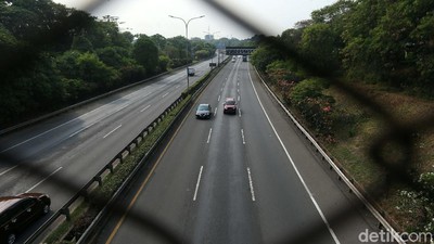 Jakarta PSBB Ketat, Jalan Tol JORR Lengang