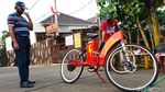 Foto Mantap, Kakek di Bekasi Ini Bikin Sepeda Listrik Sendiri