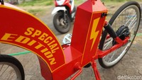 Saat ini Mujahid sudah membuat dua sepeda yang dapat digenjot oleh tenaga listrik. Model pertama dikatakan masih termasuk purwarupa karena pengerjaan belum rapi dan sudah dibongkar untuk dicoba beberapa kali. Sepeda kedua disempurnakan dan sudah dibuat lebih rapi serta diberikan nama Sigma.
