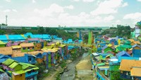 Kampung Jodipan yang sering kita dengar sebagai kampung warna-warni. Terletak di tengah Kota Malang, tidak jauh dari Stasiun Kota Malang. (Foto: Joel Wakanno/dtraveler)