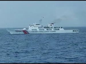 Detik-detik Kapal China Digiring Keluar ZEE Indonesia