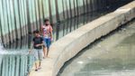 Kolong Jembatan Tanah Abang Jadi Tongkrongan Anak-anak