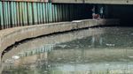 Kolong Jembatan Tanah Abang Jadi Tongkrongan Anak-anak