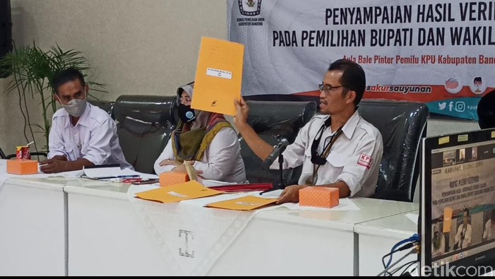 KPU temukan berkas tidak sah dari tiga paslon Pilbup Bandung