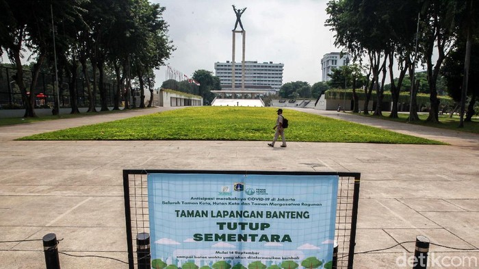 Lapangan Banteng Kembali Ditutup Mulai hari ini, Lapangan Banteng kembali ditutup. Penutupan terkait regulasi PSBB total di Jakarta yang mewajibkan penutupan ruang publik dan taman kota.