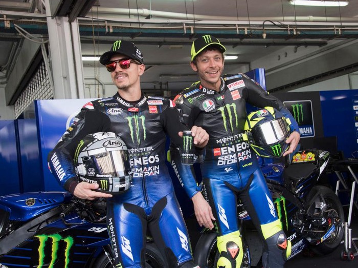 KUALA LUMPUR, MALAYSIA - FEBRUARY 06: Maverick Vinales of Spain and Monster Energy Yamaha MotoGP Team and Valentino Rossi of Italy and Monster Energy Yamaha MotoGP Team (R) pose  during the 2020 Team Monster Energy Yamaha MotoGP presentation during the MotoGP Pre-Season Teams Unveiling at Sepang Circuit on February 06, 2020 in Kuala Lumpur, Malaysia. (Photo by Mirco Lazzari gp/Getty Images)
