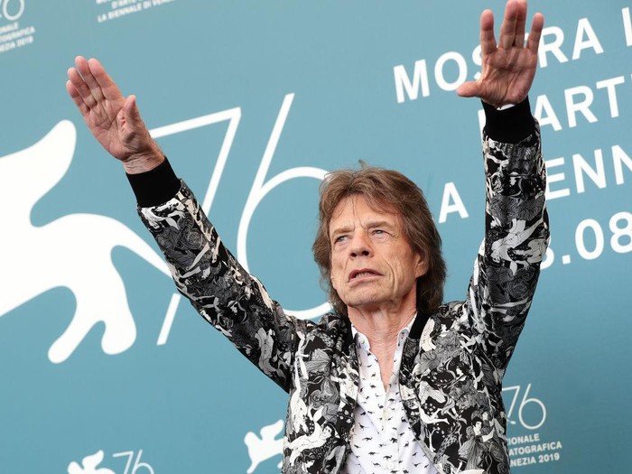 VENICE, ITALY - SEPTEMBER 07: (EDITORS NOTE: Retransmission with alternate crop.) Mick Jagger attends The Burnt Orange Heresy photocall during the 76th Venice Film Festival at Sala Grande on September 07, 2019 in Venice, Italy. (Photo by Vittorio Zunino Celotto/Getty Images)