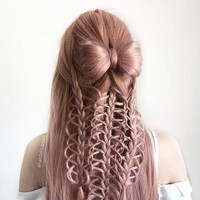 Milena Diekmann banyak berlatih mengembangkan bakat mengepang rambut yang dimilikinya dengan menggunakan wig. Saat ini hasil karya-karyanya itu telah banyak disukai dan dikagumi oleh orang-orang. Foto: Instagram @hairstylist.dream