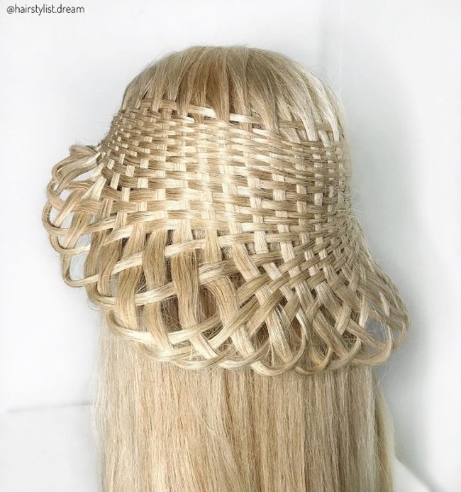 Milena kerap kali mengunggah hasil-hasil kepangan rambutnya di Instagram pribadi miliknya yang bernama @hairstylist.dream. Hingga kini dirinya telah memiliki pengikut hingga lebih dari 44.5 ribu di Instagramnya. Foto: Instagram @hairstylist.dream