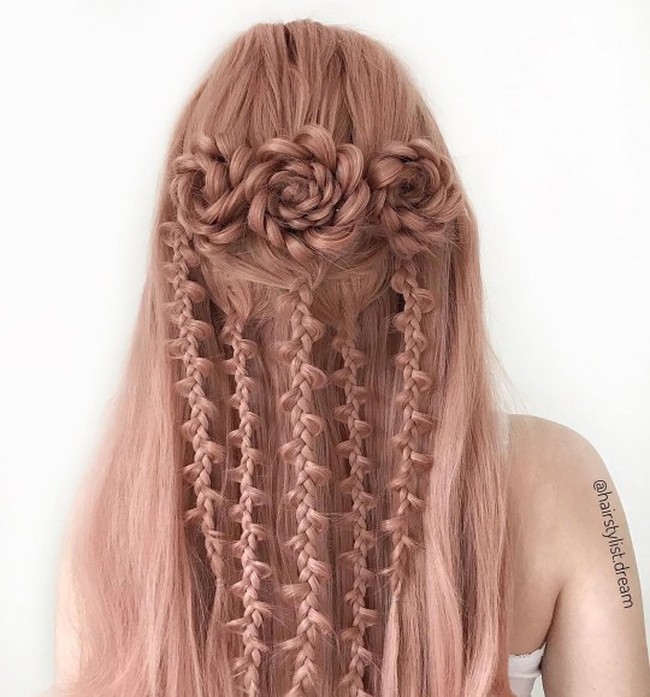Tidak hanya membagikan foto-foto hasil karyanya di Instagram, Milena juga memiliki akun YouTube miliknya sendiri. Akun YouTube miliknya itu dia gunakan untuk membagikan video tutorial cara mengepang rambut ala Milena. Foto: Instagram @hairstylist.dream