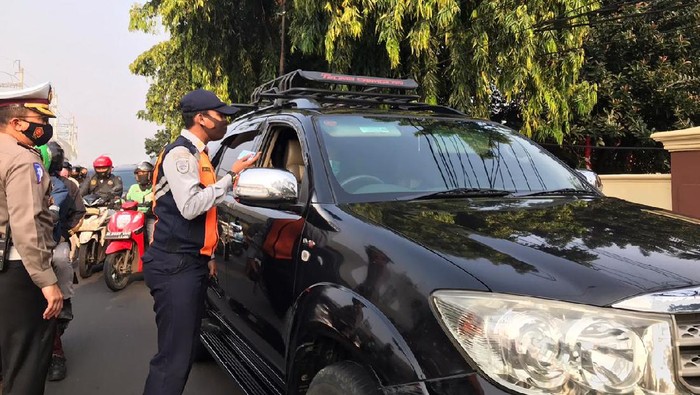 Operasi yustisi di Pasar Jumat, Jakarta Selatan