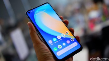 Oppo A53 hadir dengan pilihan warna, electric black atau mint cream terlebih dahulu, sementara warna fairy white akan tersedia segera. OPPO A53 4/128 dijual dengan harga Rp 2,7 juta. Foto: Adi Fida Rahman/detikINET