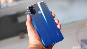 Selain itu, diberikan memori internal UFS 2.1 berkapasitas 64 GB yang bila kurang, masih tersedia slot microSD yang mendukung kapasitas hingga 256 GB. Foto: Adi Fida Rahman/detikINET
