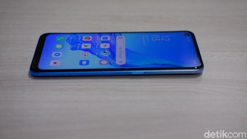Ada pula fitur Super Power Saving Mode yang dapat memperpanjang masa pakai perangkat hanya dengan sisa baterai sebesar 5%. Selain itu, fitur Sleep Standby Optimization akan membuat konsumsi daya hanya sebesar 2% pada waktu tidur atau sekitar 8 jam lamanya. Foto: Adi Fida Rahman/detikINET