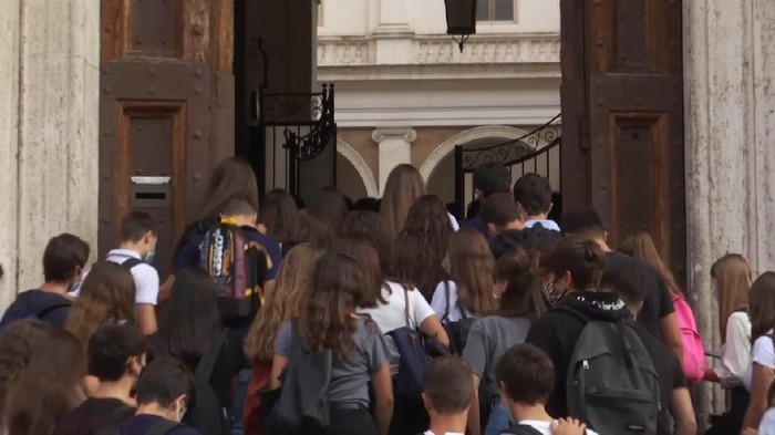 Pelajar di Italia Mulai Kembali ke Sekolah