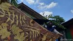 Pembuatan Ecoprint Kain Sutera-Kulit di Banyumas Bertahan Saat Pandemi