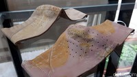 Sejak 2019, dirinya akhirnya memfokuskan untuk menjual hasil ecoprint buatannya tersebut. Hingga pandemi COVID-19 tiba dan dia fokuskan melepas usaha menjahitnya dengan menggabungkan kain ecoprint yang dibuatnya dengan desain pakaian, tas wanita, wadah id card, sepatu kulit hingga masker.