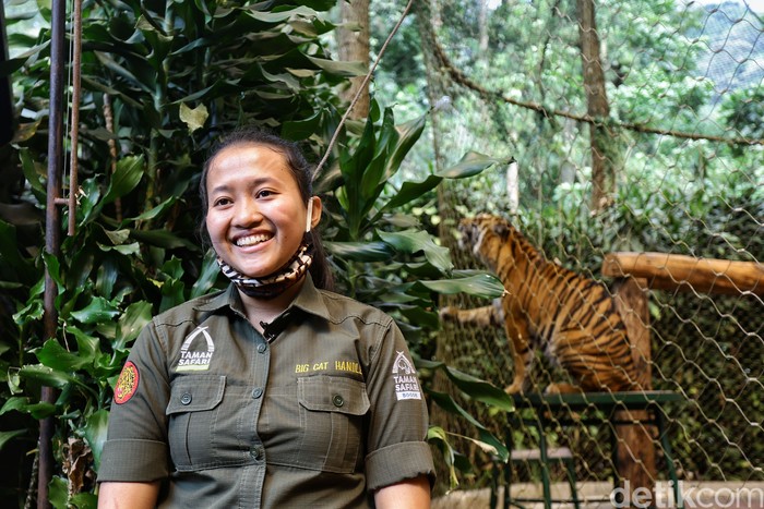 penjaga satwa taman safari bogor